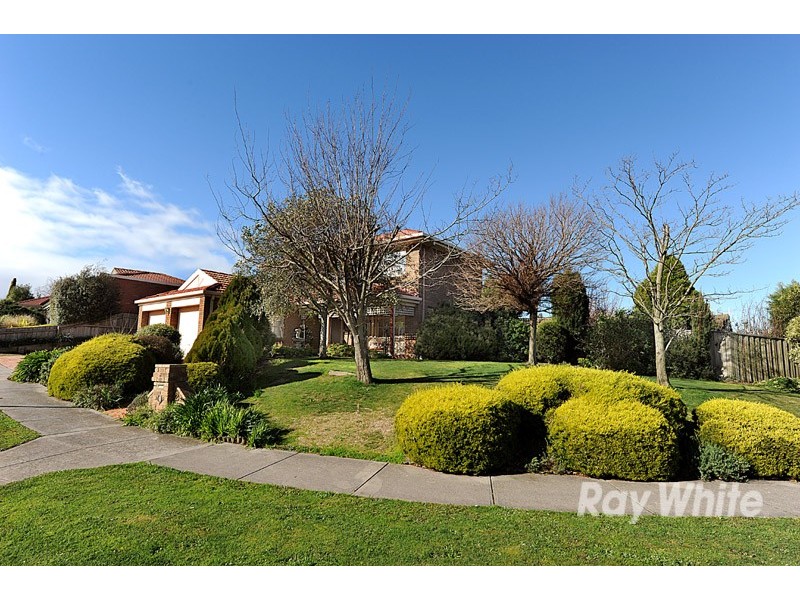 2 Kingsmere Drive, Berwick VIC 3806