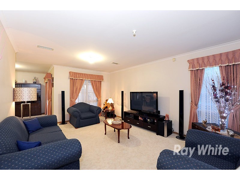 2 Kingsmere Drive, Berwick VIC 3806