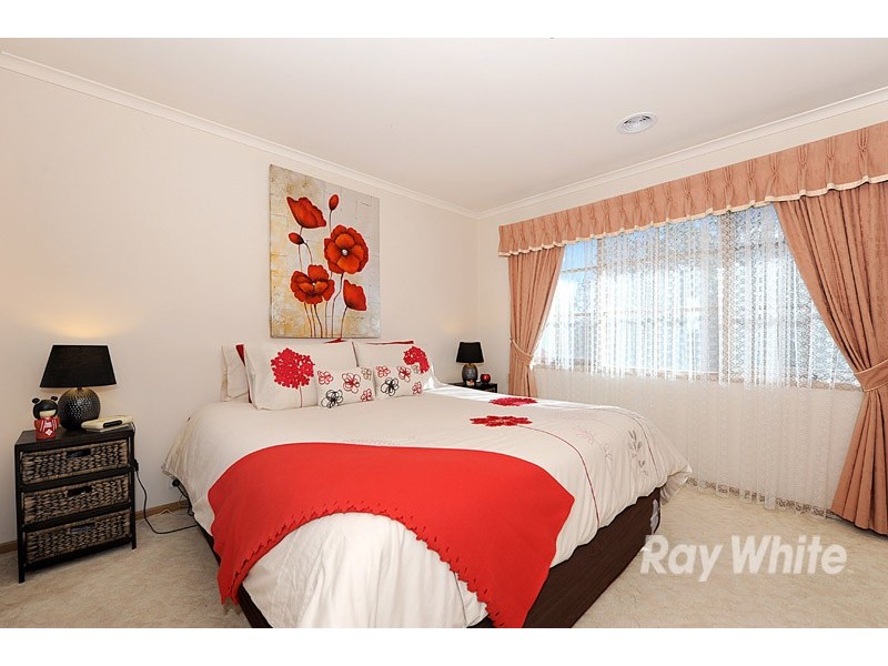 2 Kingsmere Drive, Berwick VIC 3806