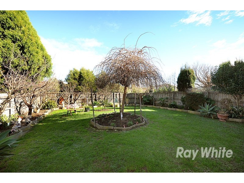 2 Kingsmere Drive, Berwick VIC 3806