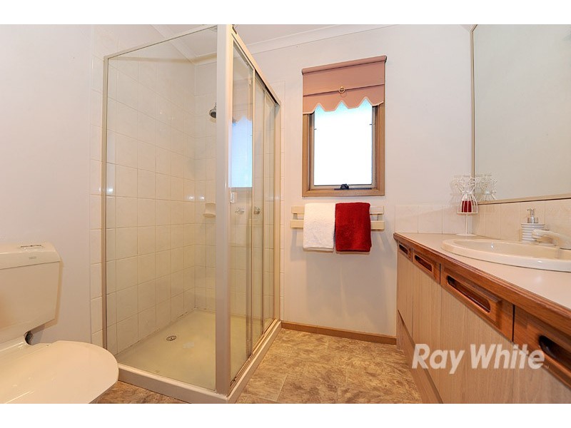 2 Kingsmere Drive, Berwick VIC 3806