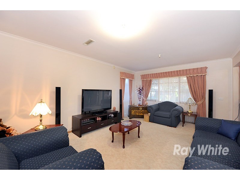 2 Kingsmere Drive, Berwick VIC 3806