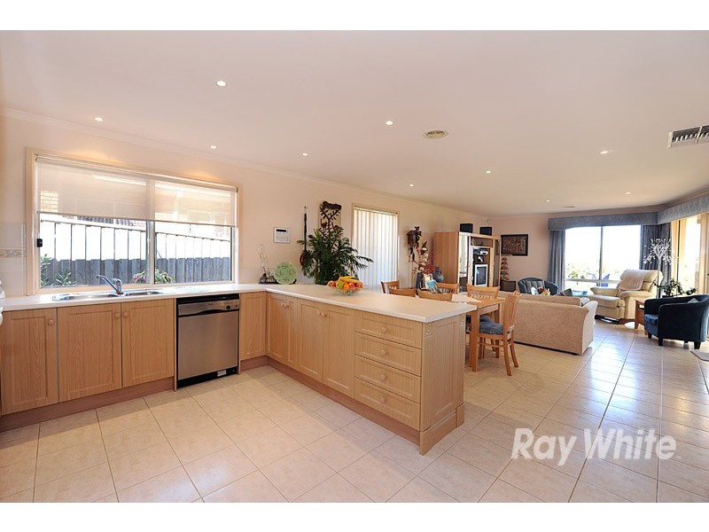 125 Montbrae Circuit, Narre Warren VIC 3805