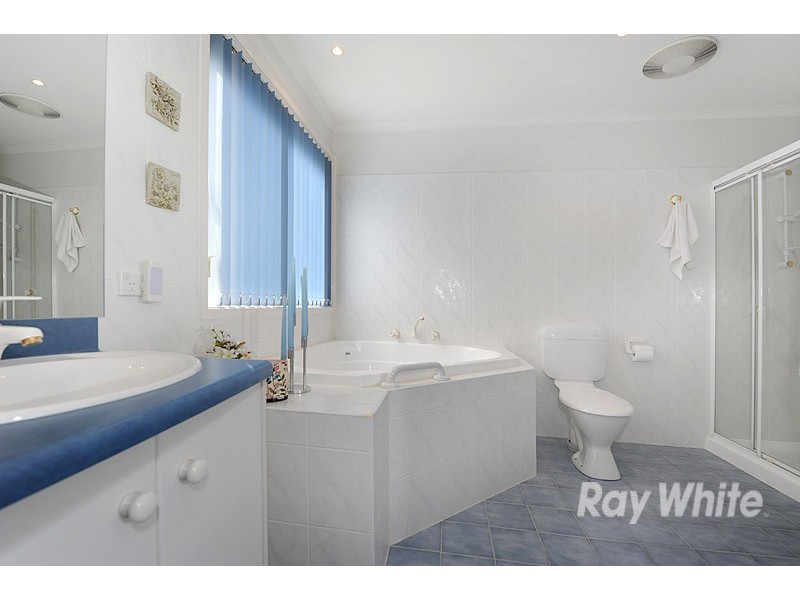 125 Montbrae Circuit, Narre Warren VIC 3805