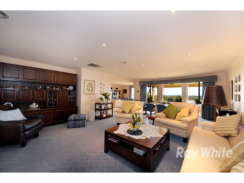 125 Montbrae Circuit, Narre Warren VIC 3805