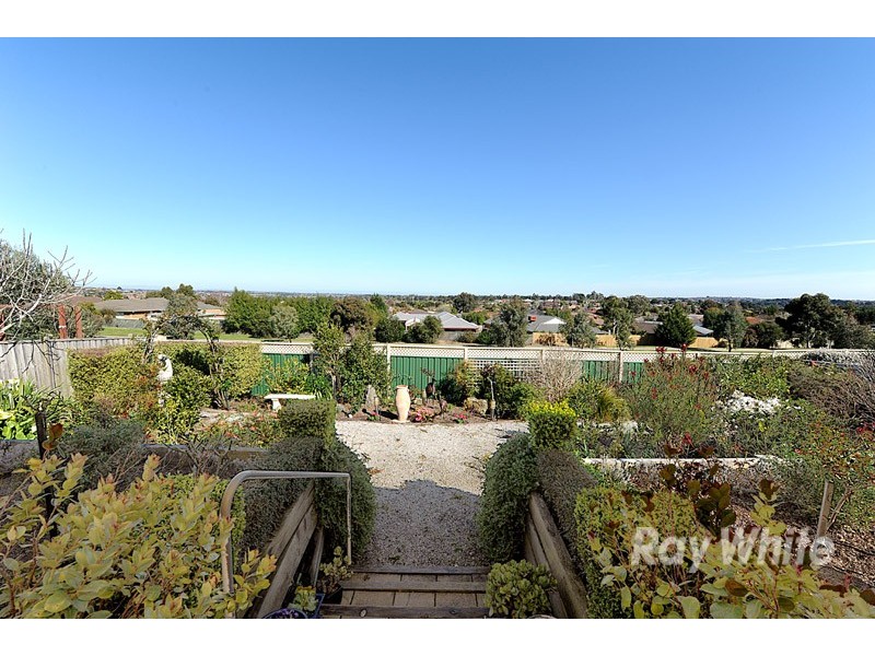 125 Montbrae Circuit, Narre Warren VIC 3805