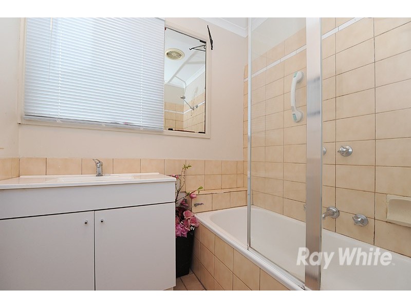 17 Warren Close, Narre Warren VIC 3805