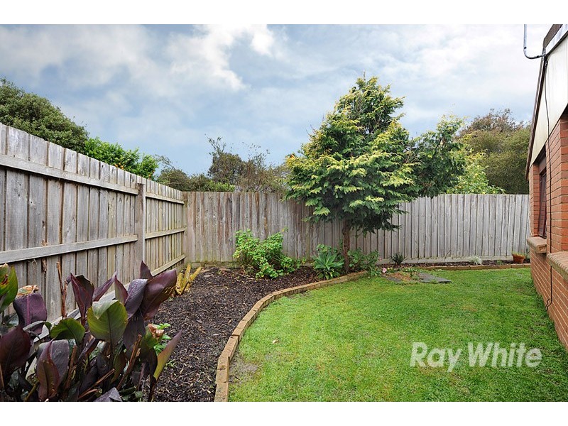 17 Warren Close, Narre Warren VIC 3805