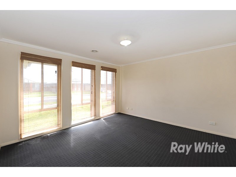 58 Sandalwood Drive, Pakenham VIC 3810