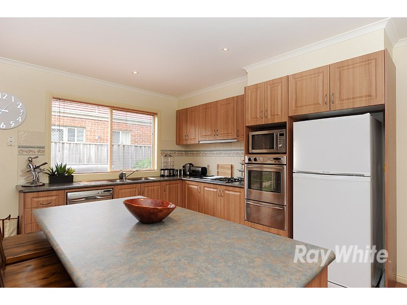 99 Oaklands Way, Pakenham VIC 3810