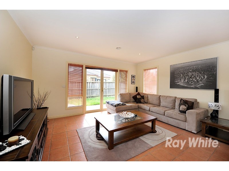 99 Oaklands Way, Pakenham VIC 3810