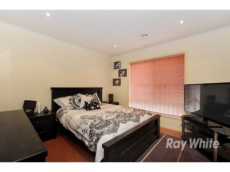 99 Oaklands Way, Pakenham VIC 3810