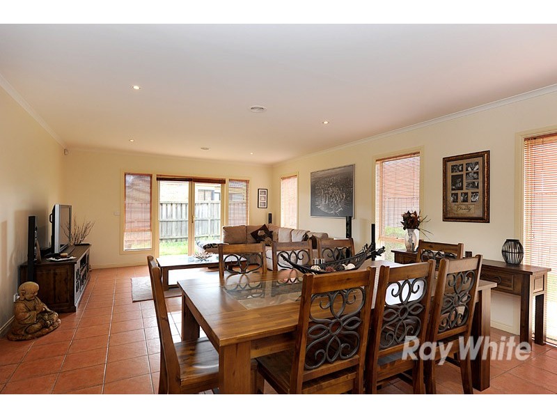 99 Oaklands Way, Pakenham VIC 3810