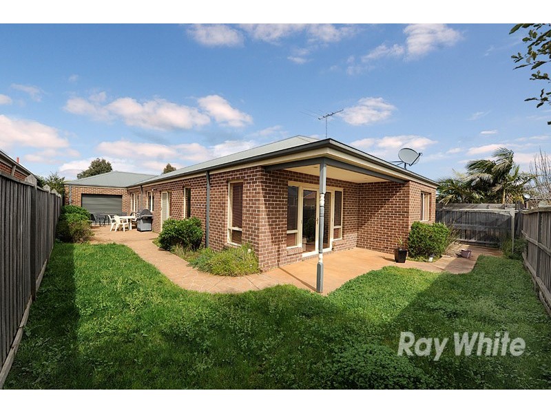 99 Oaklands Way, Pakenham VIC 3810