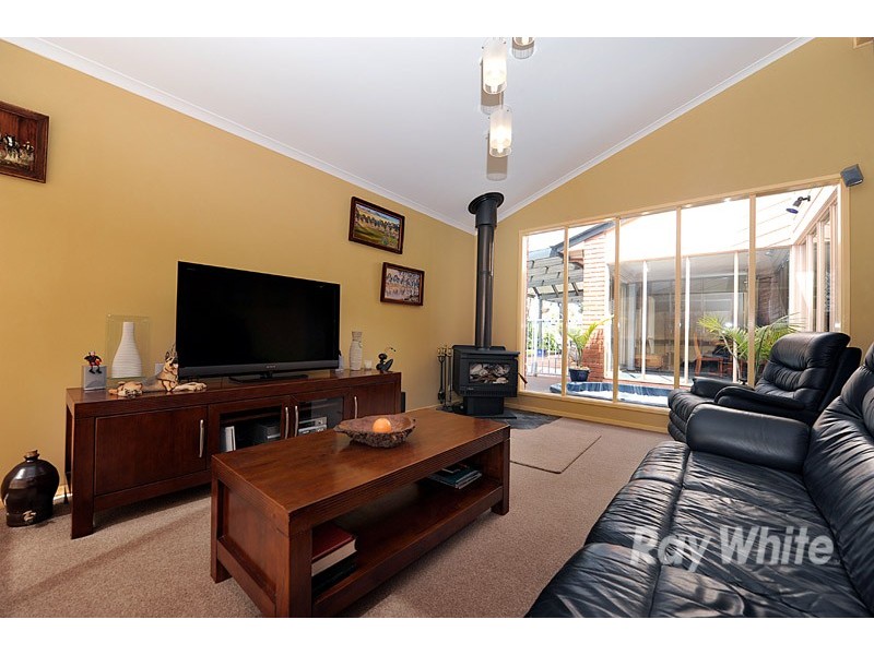 16 Leonie Court, Narre Warren VIC 3805