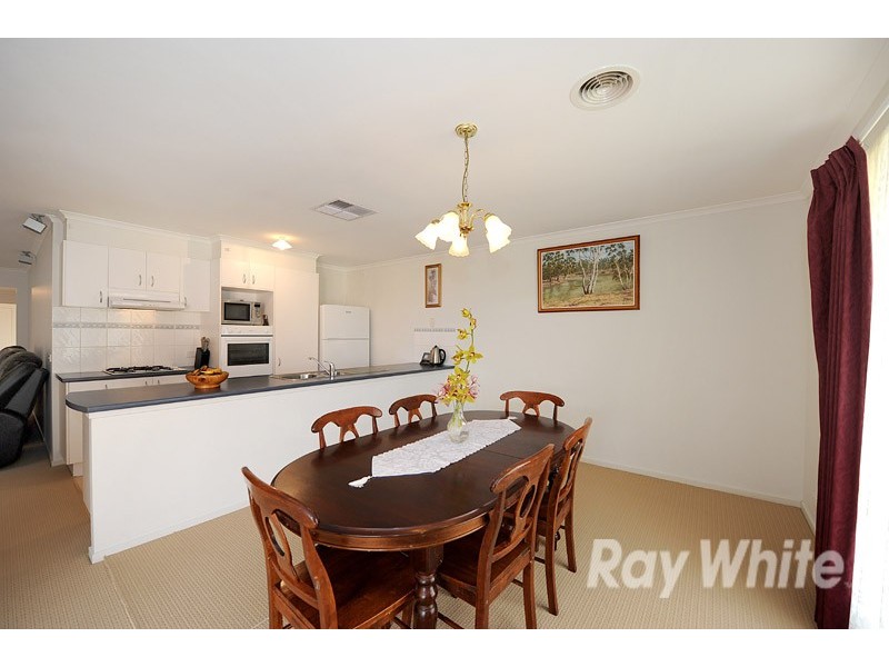 8 Gilbert Place, Berwick VIC 3806