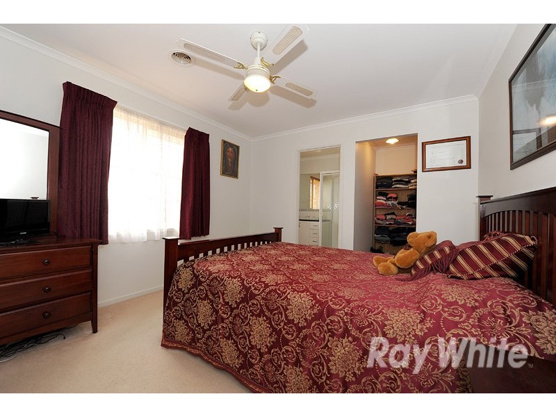 8 Gilbert Place, Berwick VIC 3806