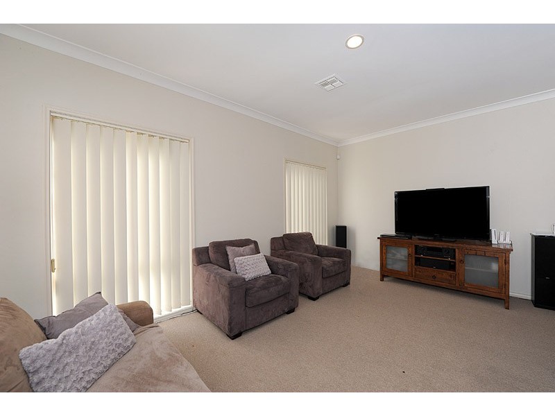 30/12 Grant Close, Berwick VIC 3806