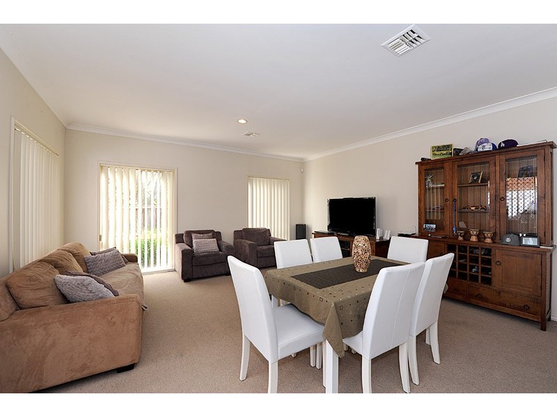 30/12 Grant Close, Berwick VIC 3806