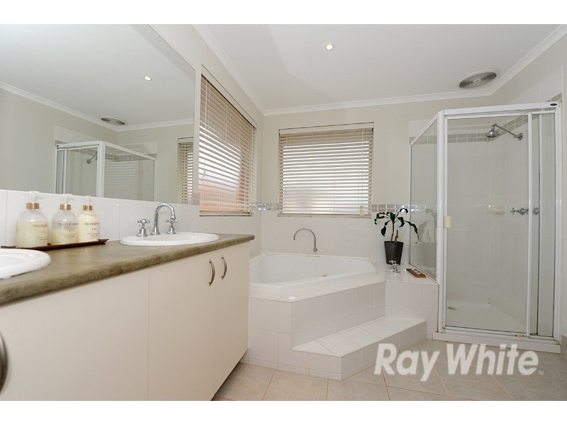 41 Amhurst Drive, Narre Warren South VIC 3805