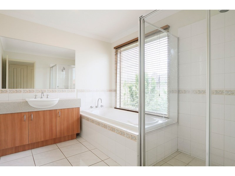 18 Ridgemont Drive, Berwick VIC 3806