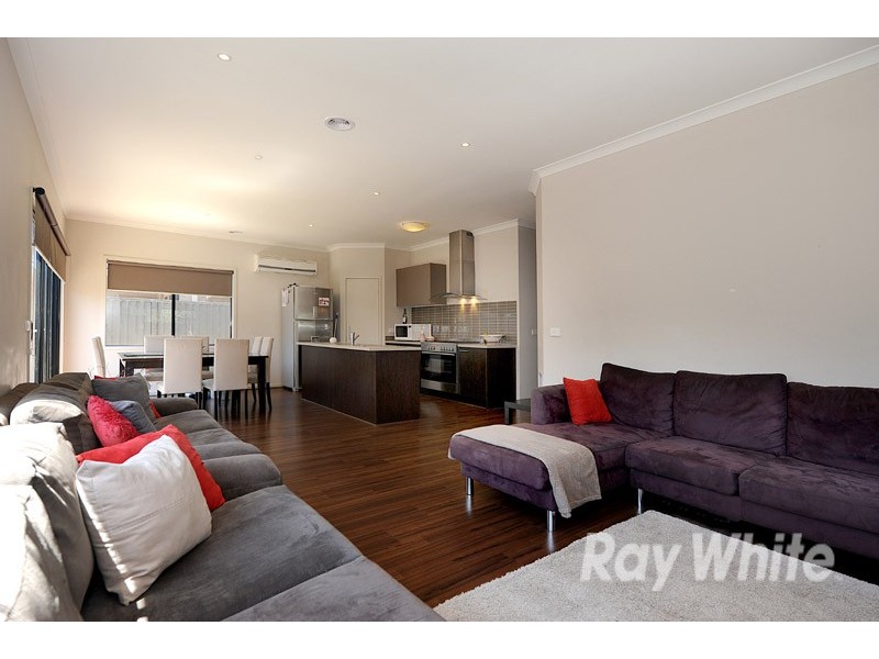 8 Kilburn Place, Pakenham VIC 3810