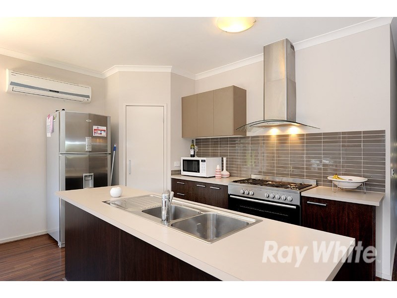 8 Kilburn Place, Pakenham VIC 3810