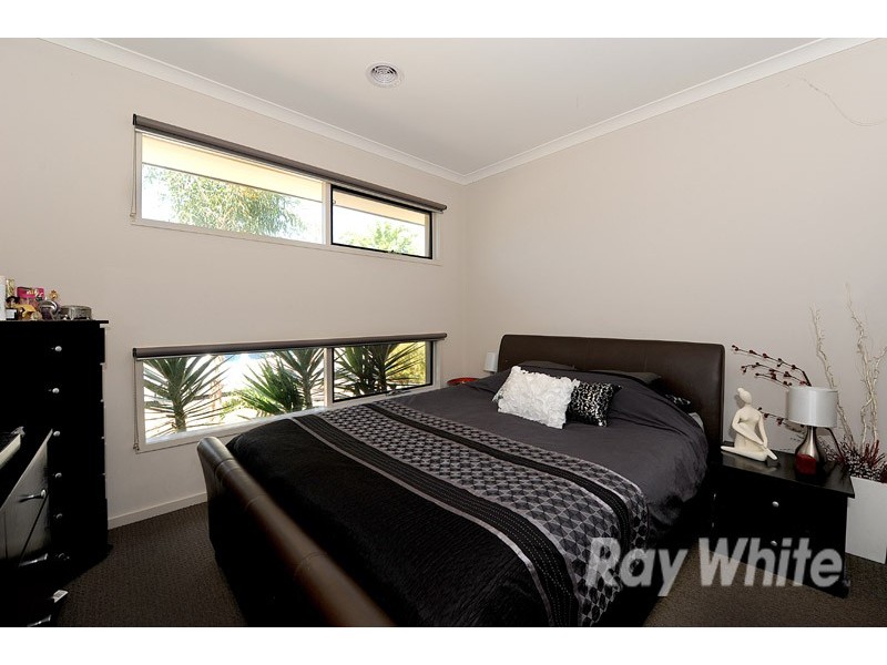 8 Kilburn Place, Pakenham VIC 3810