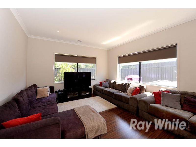 8 Kilburn Place, Pakenham VIC 3810