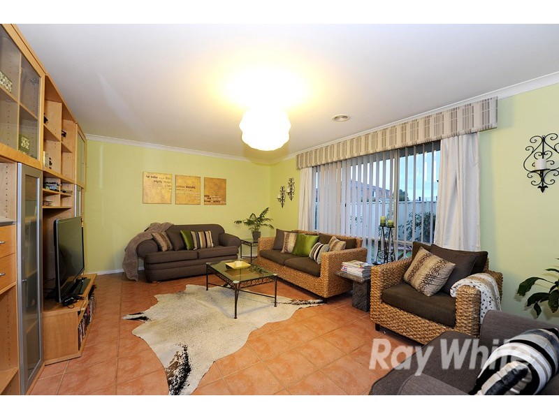 8 Sapphire Crescent, Pakenham VIC 3810