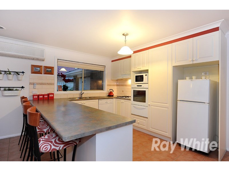 8 Sapphire Crescent, Pakenham VIC 3810