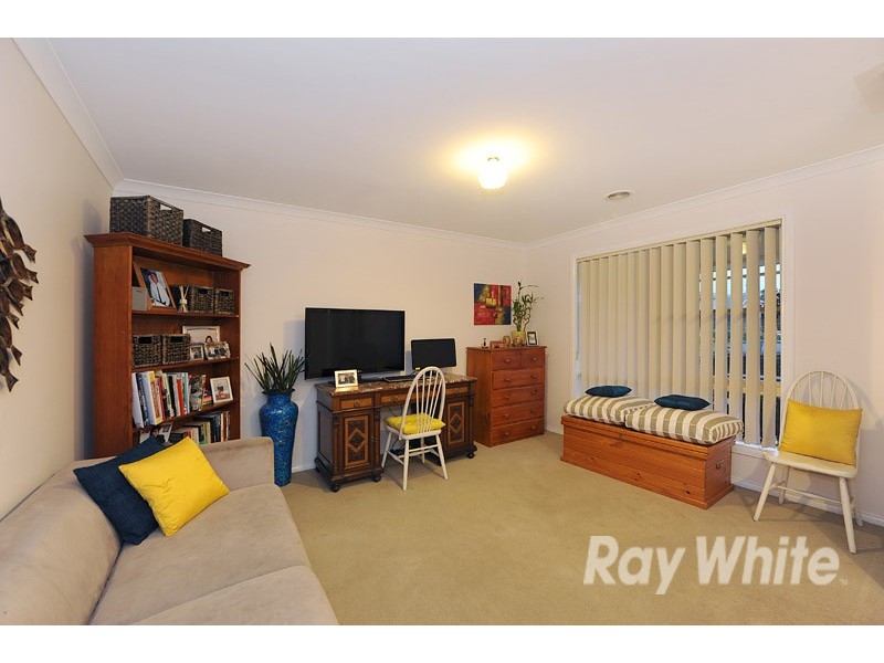 8 Sapphire Crescent, Pakenham VIC 3810