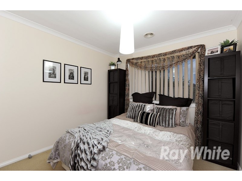 8 Sapphire Crescent, Pakenham VIC 3810