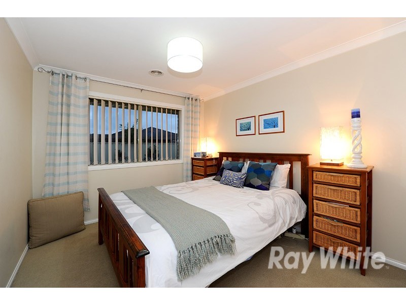 8 Sapphire Crescent, Pakenham VIC 3810