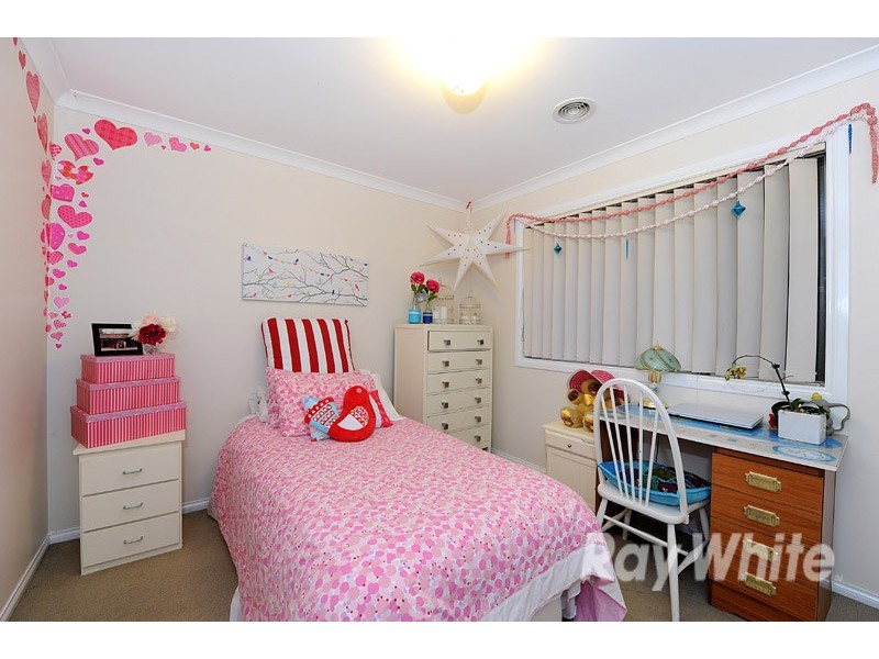 8 Sapphire Crescent, Pakenham VIC 3810