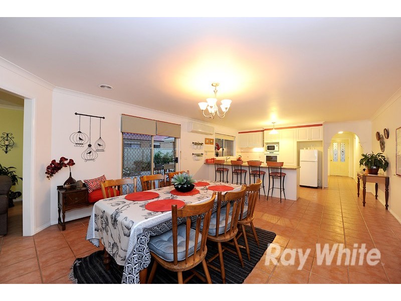 8 Sapphire Crescent, Pakenham VIC 3810