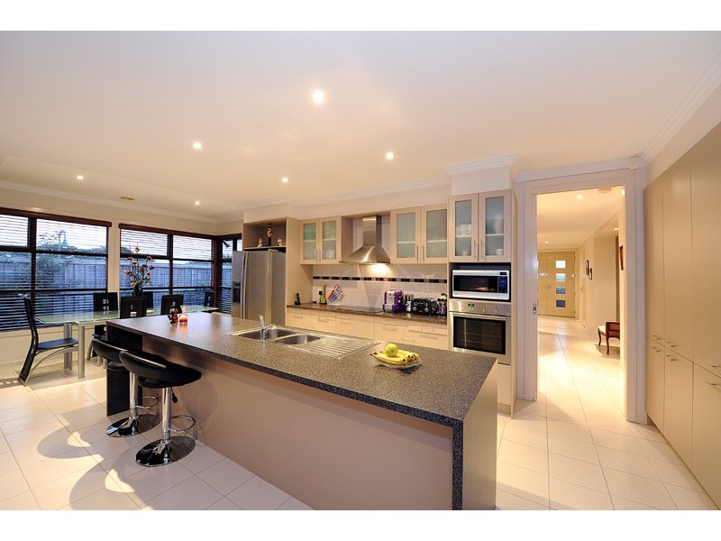 10 Viewgrand Drive, Berwick VIC 3806