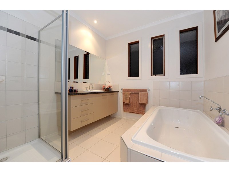 10 Viewgrand Drive, Berwick VIC 3806