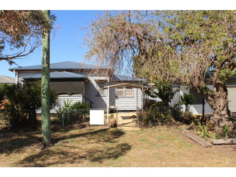 87 Pratten Street, Dalby QLD 4405
