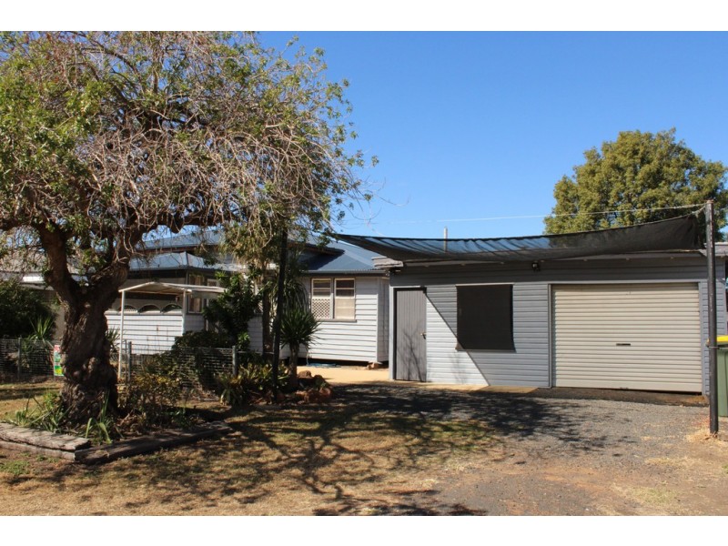 87 Pratten Street, Dalby QLD 4405