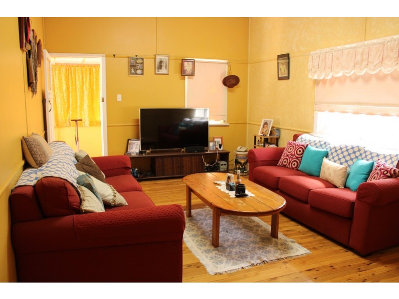 87 Pratten Street, Dalby QLD 4405