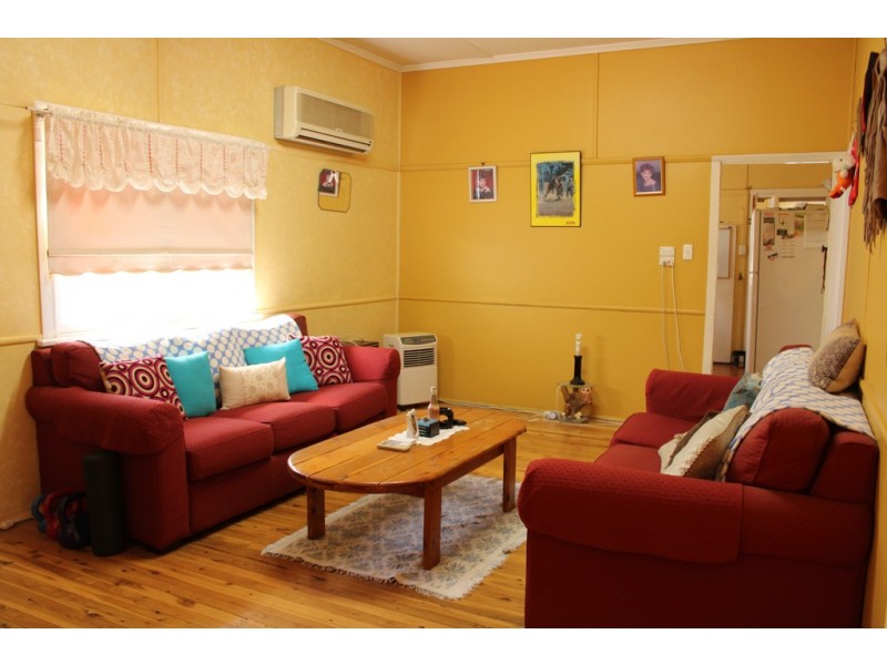 87 Pratten Street, Dalby QLD 4405