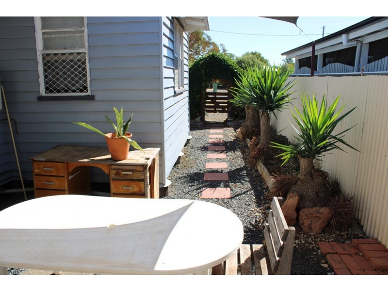 87 Pratten Street, Dalby QLD 4405