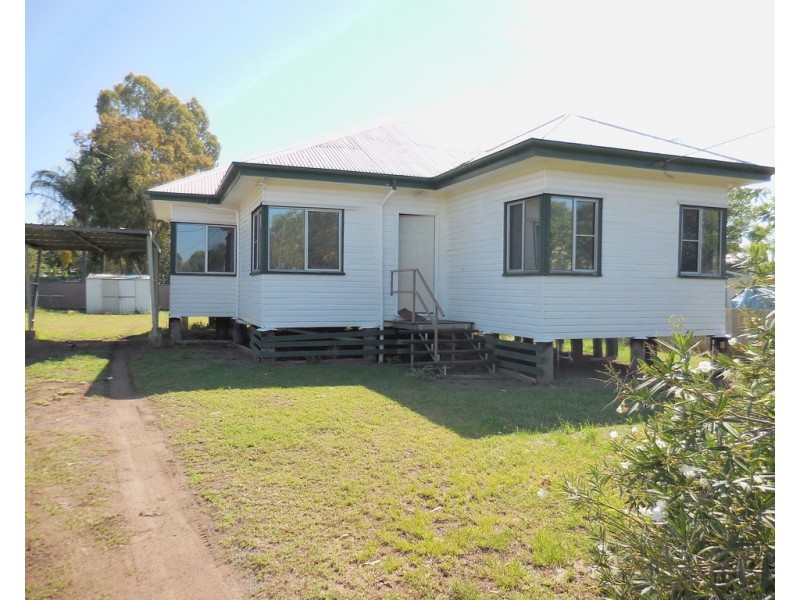 17 Wallace Street, Dalby QLD 4405