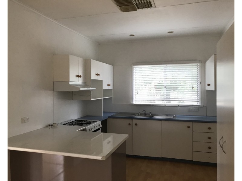 17 Wallace Street, Dalby QLD 4405