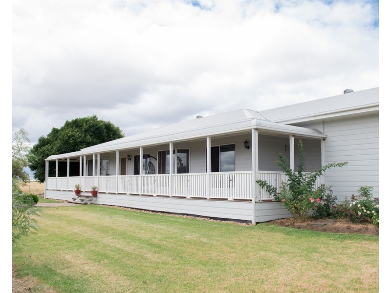 6 Agnes Street, Dalby QLD 4405