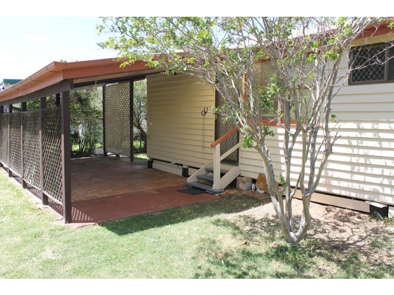 60 Pratten Street, Dalby QLD 4405