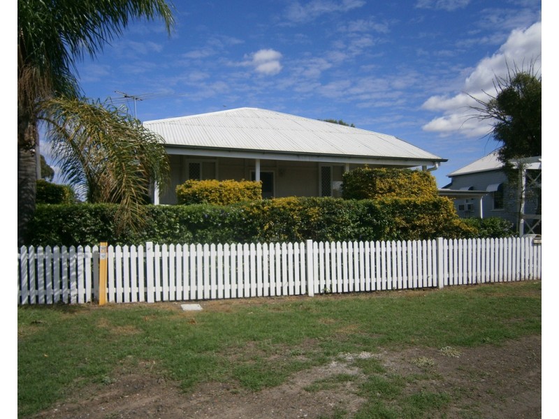 82 Edward Street, Dalby QLD 4405
