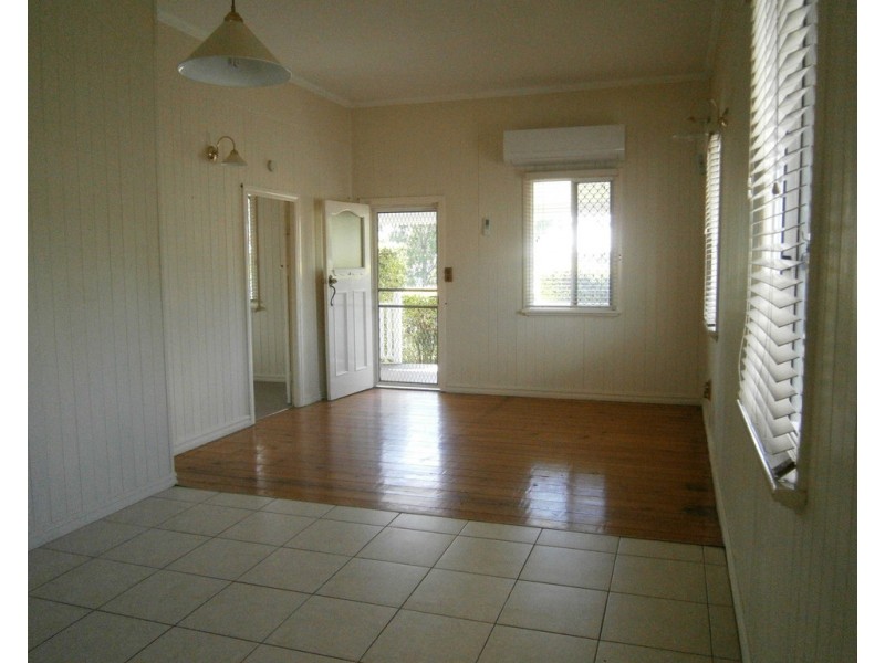 82 Edward Street, Dalby QLD 4405