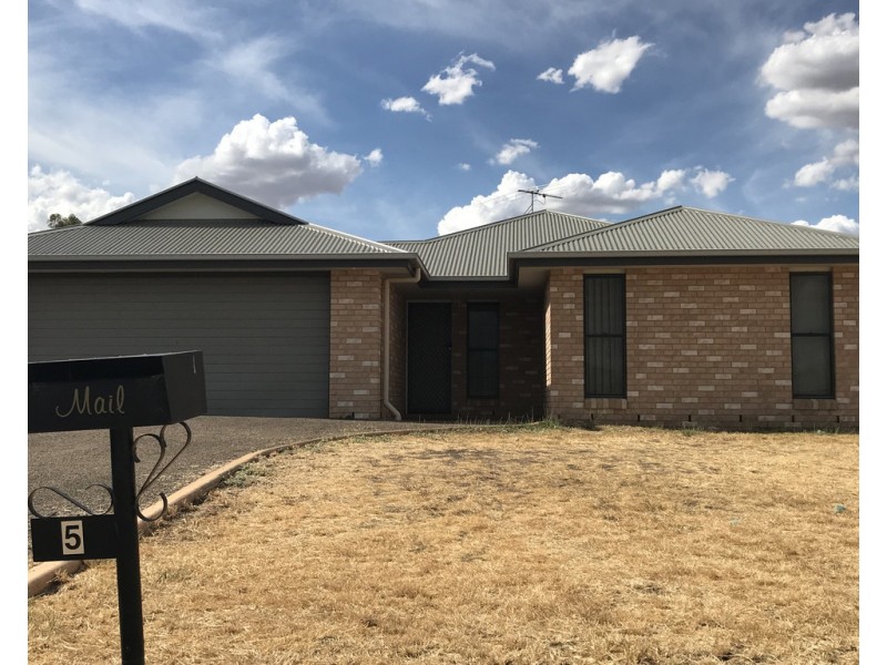 5 Barry Place, Dalby QLD 4405